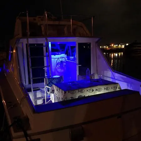 Botel Bed&boat Ii Boatandholiday Com *